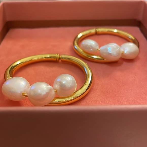 Cult Gaia Leonie Earrings never worn - gold hoop with pearl details - Picture 2 of 6